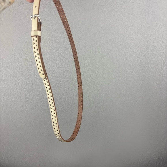 Gap Women’s Ultra Thin Cream Leather Belt - Picture 4 of 6